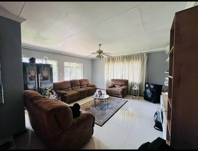 3 BEDROOM HOUSE FOR SALE IN CROYDON